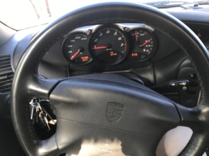 ウィンカーは左手を意識する