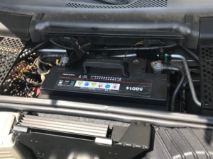 バッテリーのマイナス側を外す