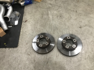 摩耗して薄くなったブレーキディスク