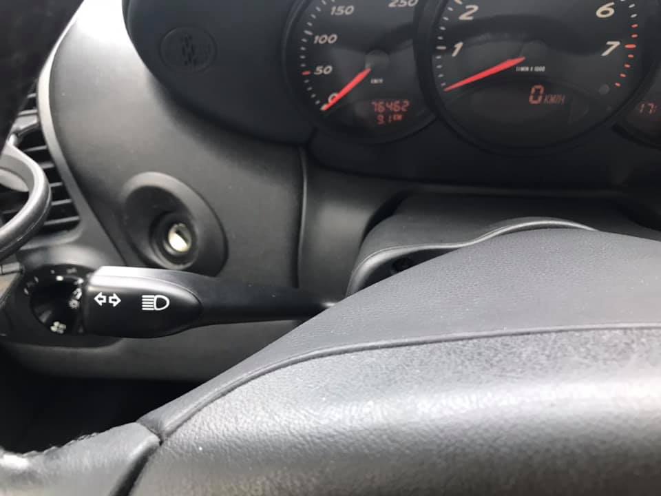 ツメの折れたウィンカーレバー